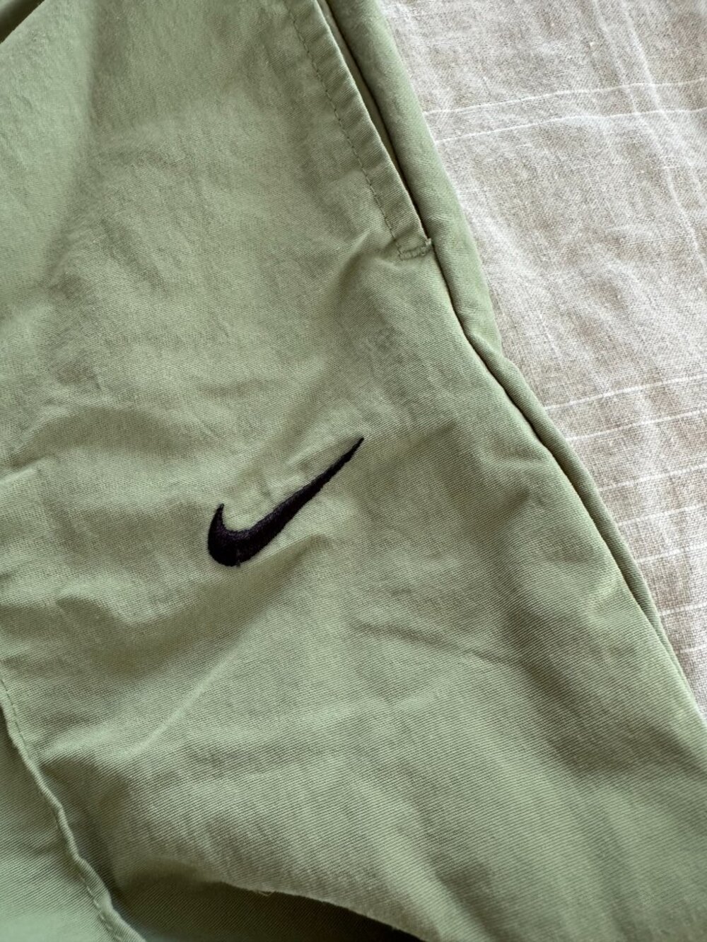 Nike Everythings Woven Mid Rise Open Hem Pant in Olive - Picture 6 of 14